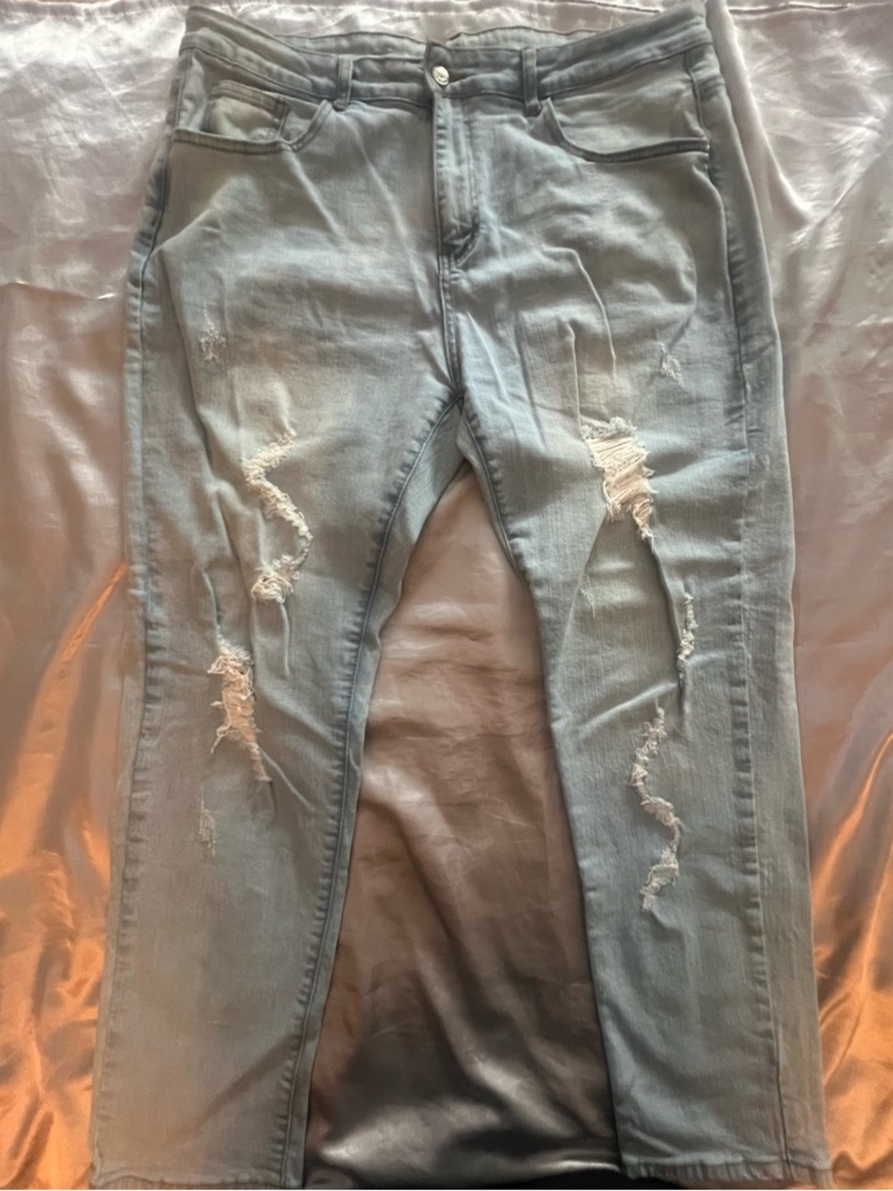 Men’s Light Gray Distressed Jeans